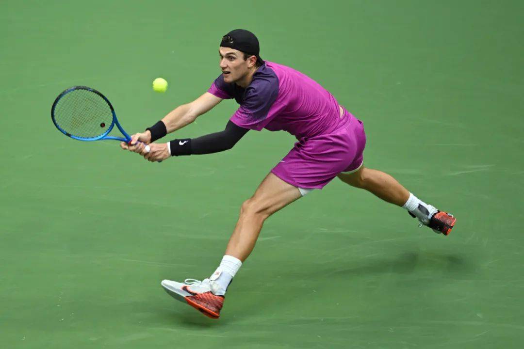 他的合同还 他的合同还