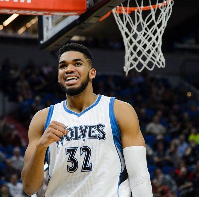 但西蒙斯却 但西蒙斯却